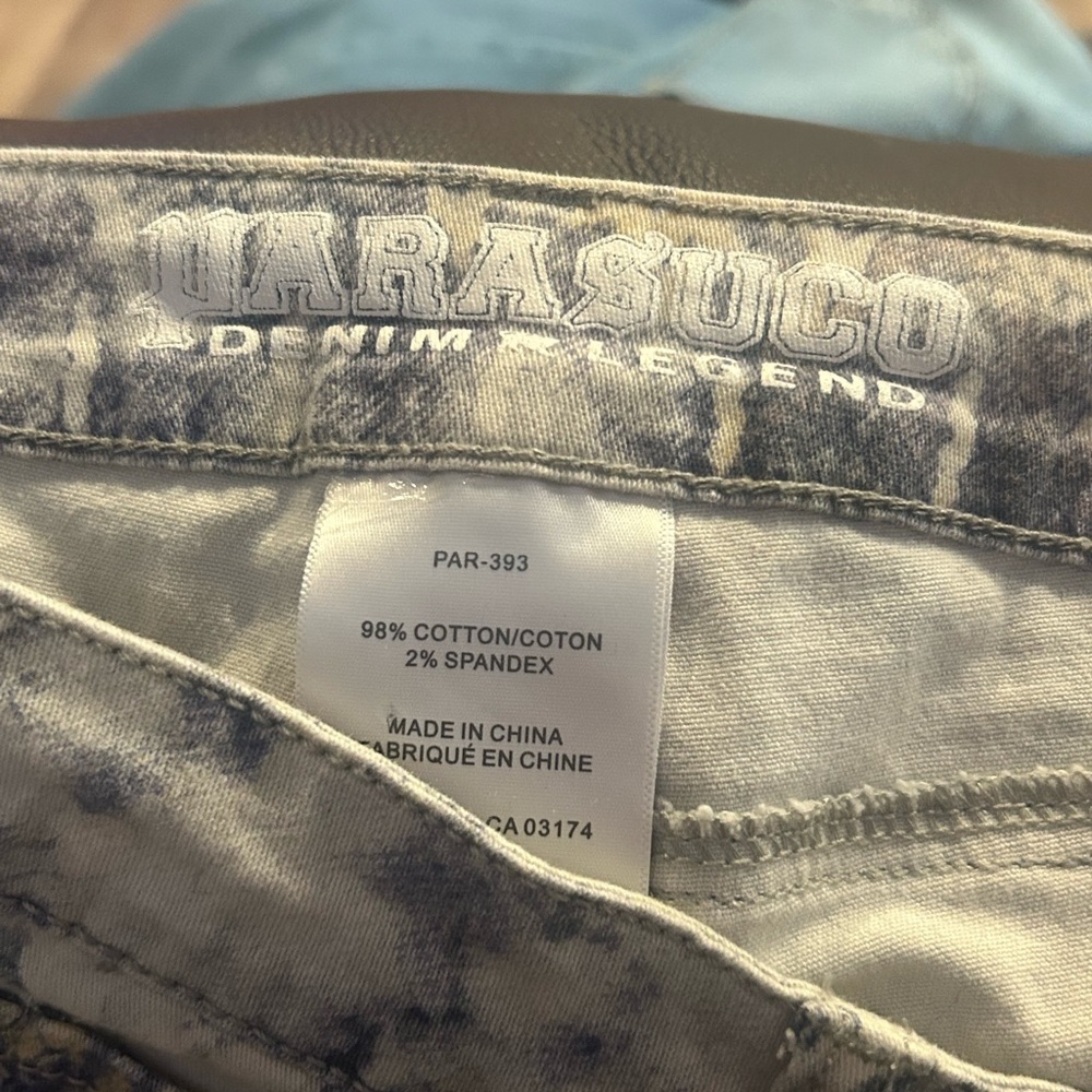 Parasuco. Snakeskin look. 29 x 32. Stretch. Women's Blue Patterned Jeans - Picture 5 of 6
